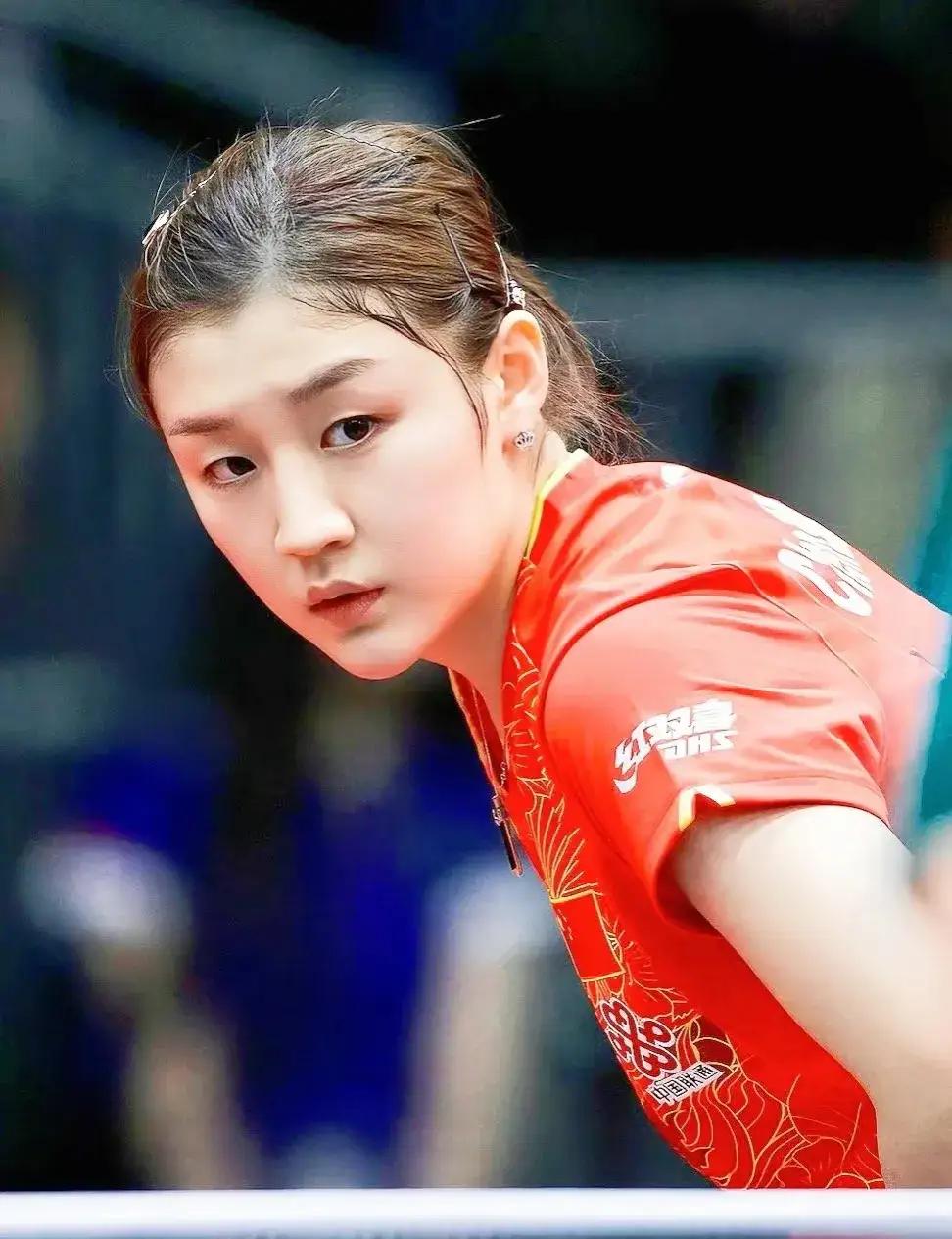 莎莎、佳佳、蒯曼接连沉默，只因陈梦这波操作太逆天。
八强赛4-0速胜佳佳，对阵蒯