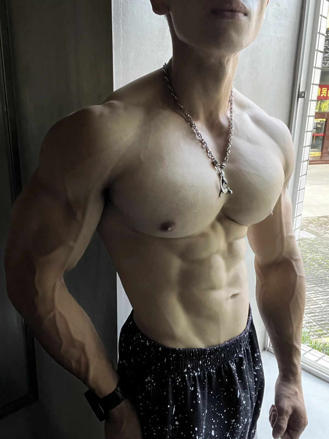 腹肌不怎么对称怎么办