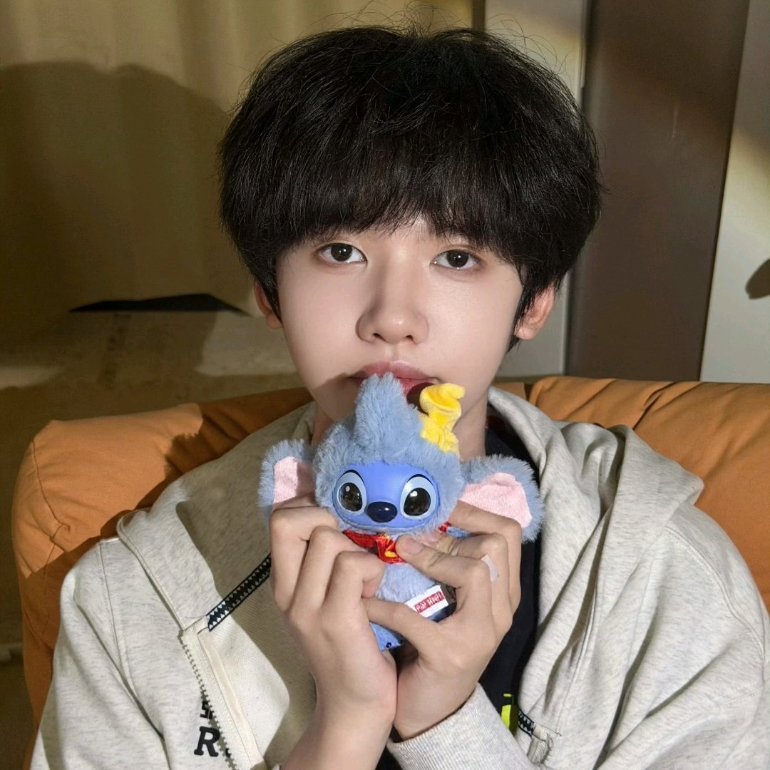 16岁的张奕然张奕然16岁了 生日快乐！ ​​​
