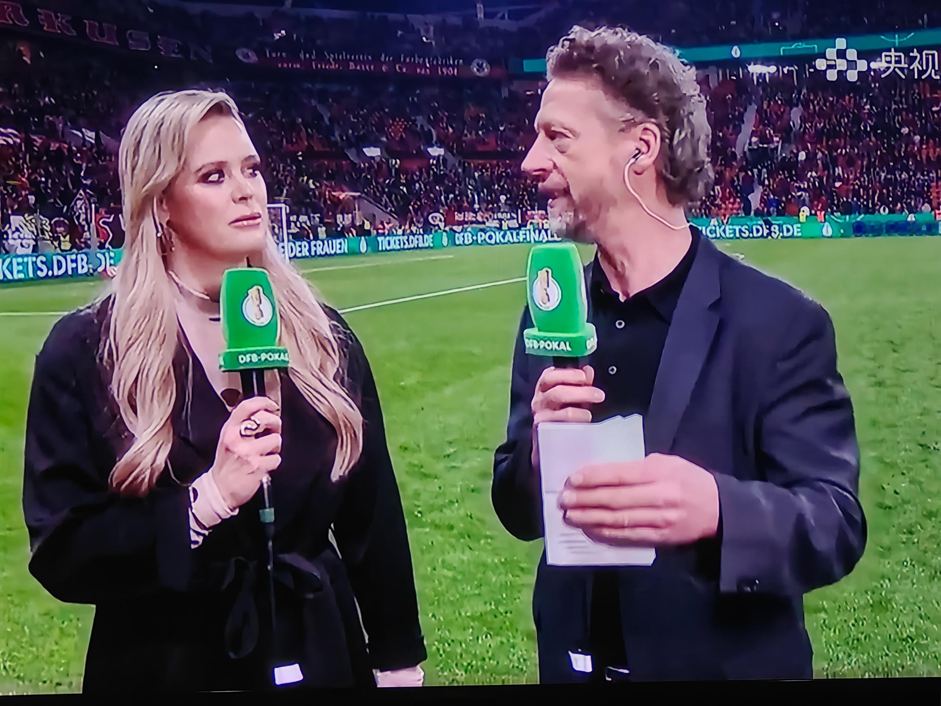 不愧是央视，居然在周中的深夜为我们带来了德国杯半决赛的直播！不仅如此，整场直播全