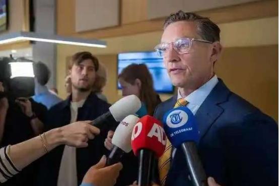 荷兰20亿挽留未果，ASML部分业务迁出本土！

11月6日，法新社报道:“光刻