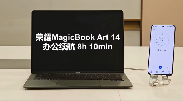 这台搭载「骁龙8至尊版」的折叠机皇下周发布，性能捅破天花板！