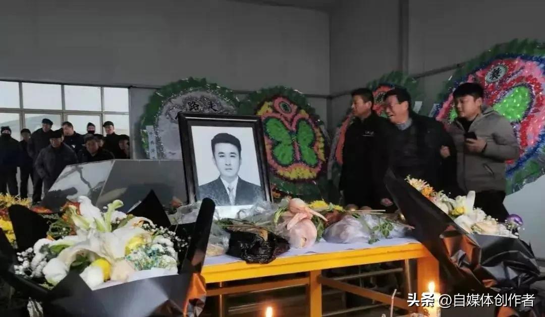 41岁张雪峰突发离世，全网痛惜！这位深耕升学规划领域的教育人，终究没能熬过身体的