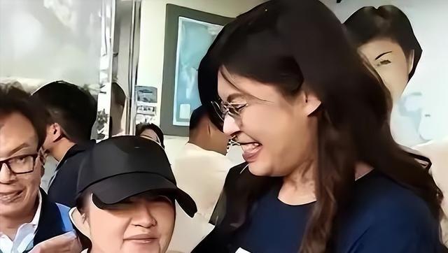 台湾省“高雄台独少女”3年多之前曾扬言要“手撕解放军”，如今交了大陆男朋友之后，