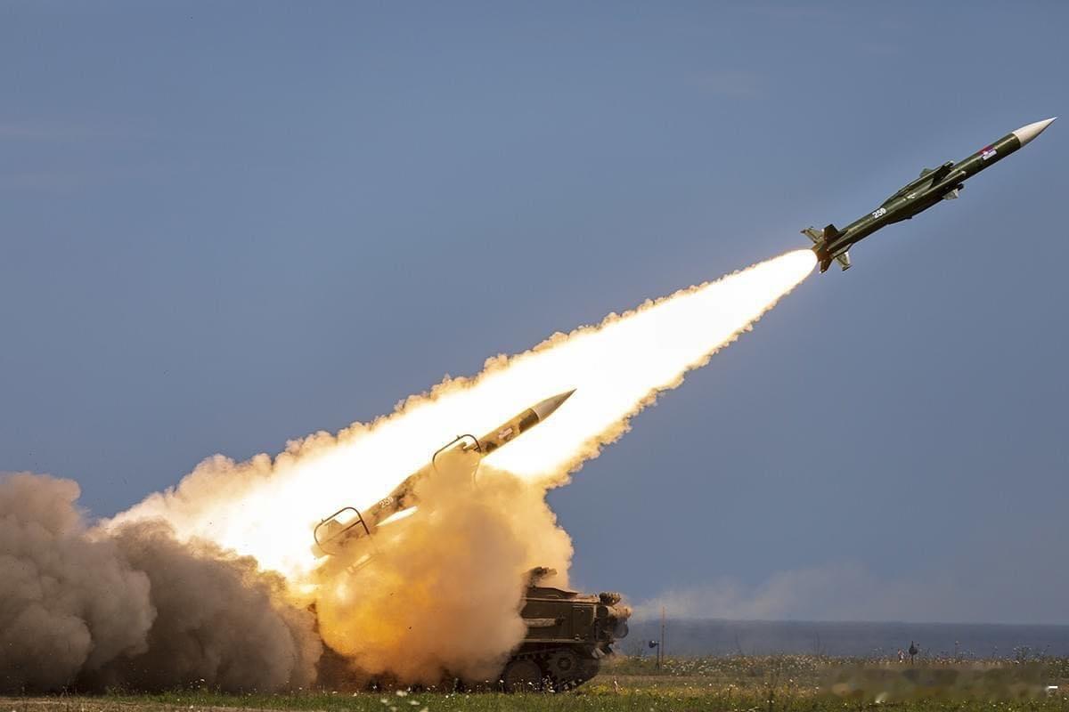 发射瞬间的萨姆6和萨姆2#武器装备##兵器影像##外军影像# ​​​