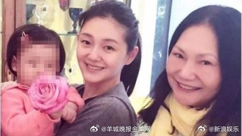 #S妈说大S是自己的肋骨##S妈说具俊晔晒黑是因为陪大S# 日前，S妈不断在个人
