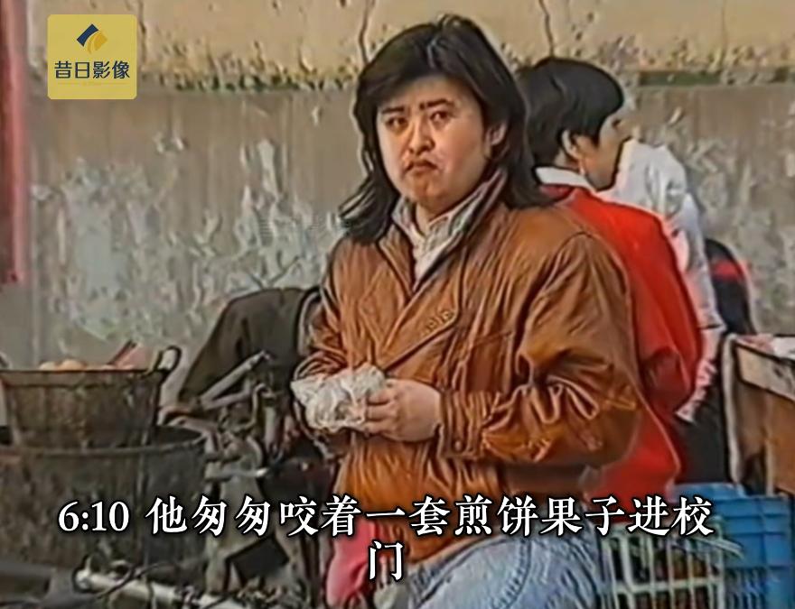 刘欢的工作强度，远比很多人想象中要大得多。他白天上班应酬，回家会分担家务，创作的