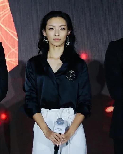 娱乐圈不太好混，而且竞争也太激烈了，就那而那西这点事，从公告上看，也没什么问题啊
