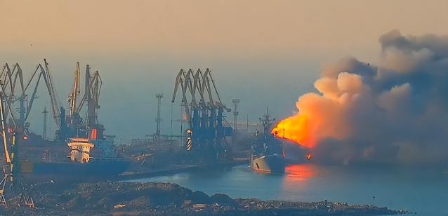 前两天黑海那边突然传来巨响，乌克兰直接放了大招用无人机加导弹偷袭俄罗斯的新罗西斯