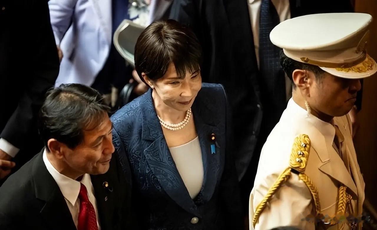 民调亮红灯！高市内阁首破50%，民众质疑两大核心问题

曾经一度势头强劲的高市早