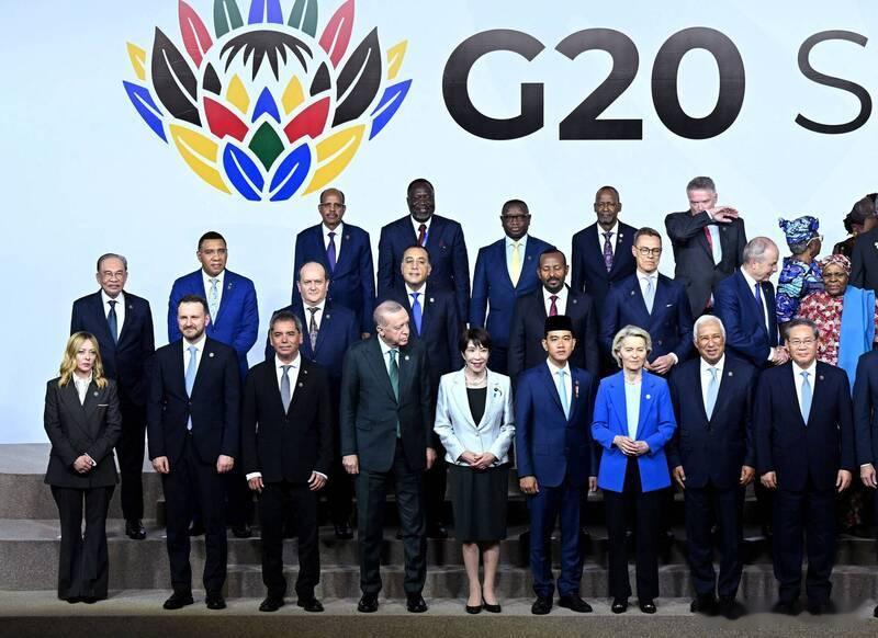 【高市早苗化身“打招呼达人” G20两天接触25位政要】 日本首相高市早苗结束南