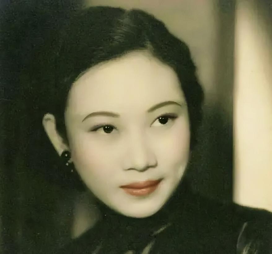 1943年，胡蝶被戴笠霸占。当时，胡蝶气愤地说：“戴笠，你占了我的身子，却得不到