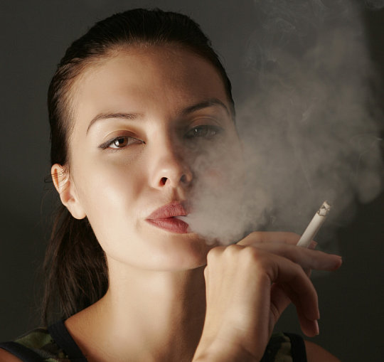 吸烟的危害具象化了当吸烟的危害被具象化，其杀伤力和警示意义才真正拉满，也远比千言