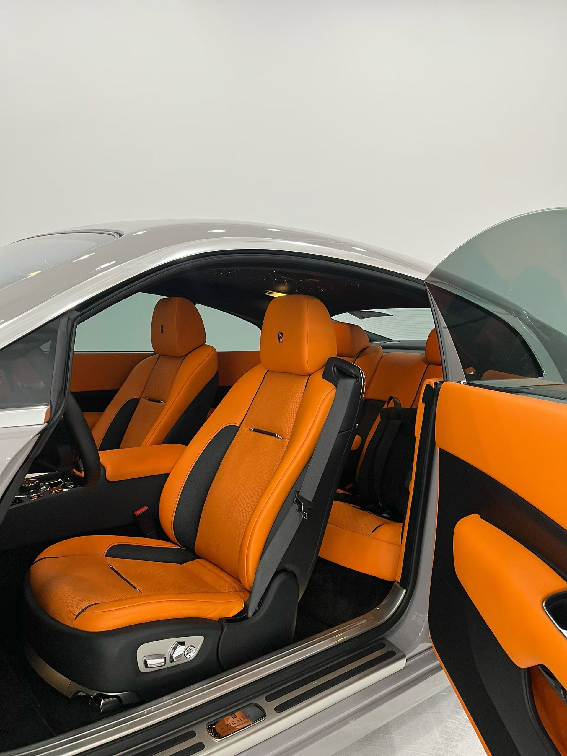 劳斯莱斯魅影 高定版配色，风暴灰/爱马仕橙，升级BB轮毂 