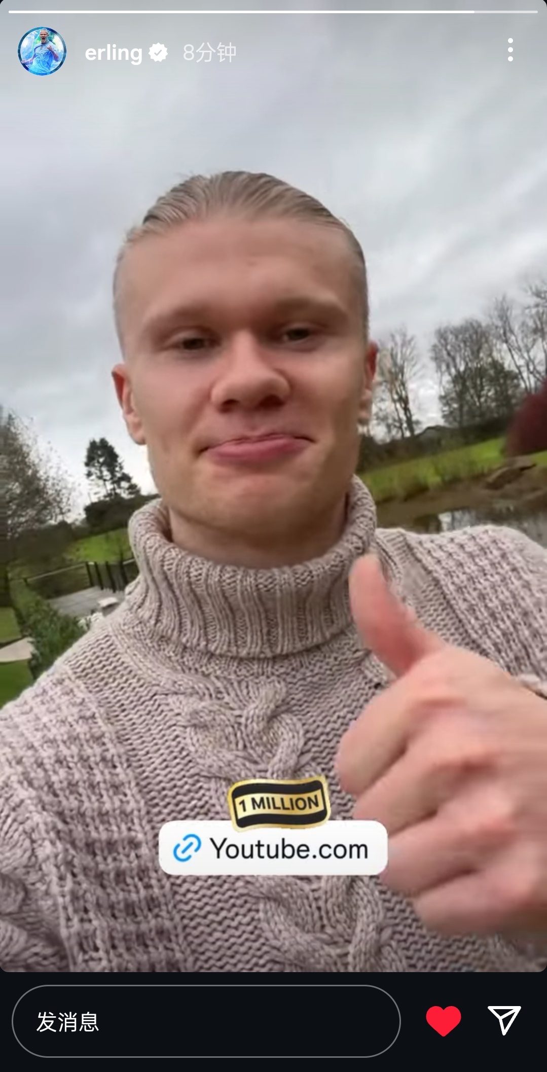 我们家YouTuber小哈达到一百万订阅来报喜了🥳 