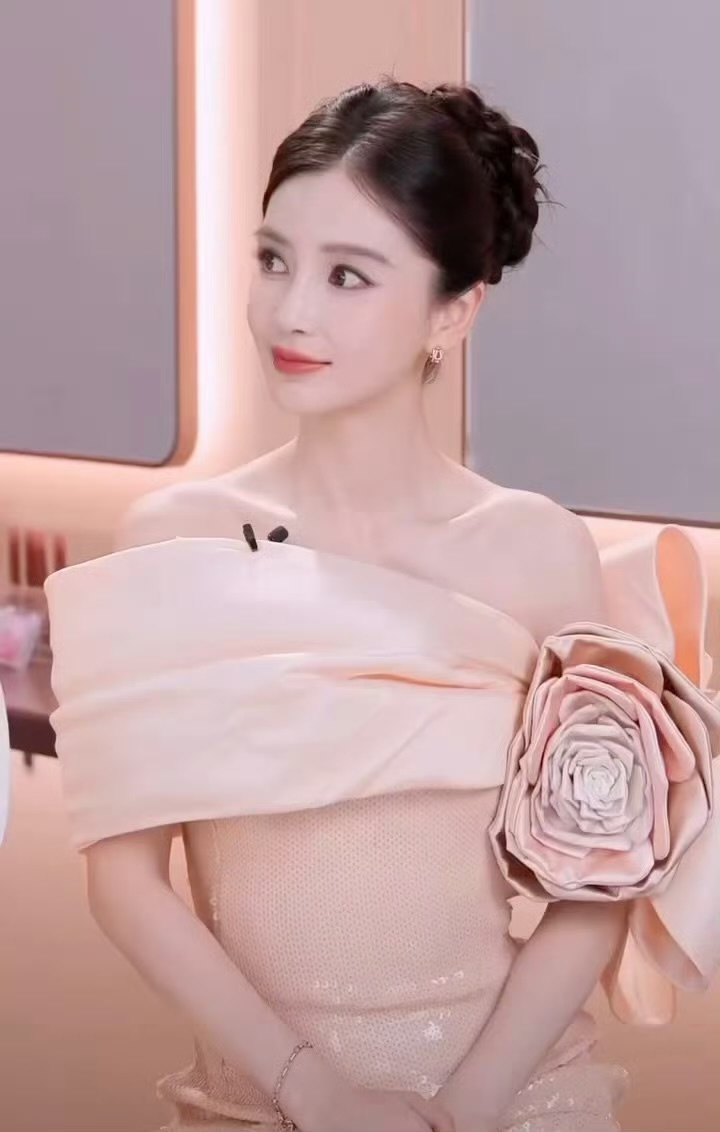 Angelababy生图美到惊为天人这个就是我随手一截全程无死角的姐姐呀[打ca
