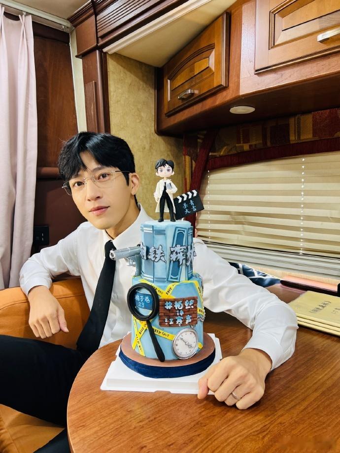 #井柏然江寒声杀青##井柏然钢铁森林江寒声杀青# 井柏然用汗水铸就江寒声，杀青值