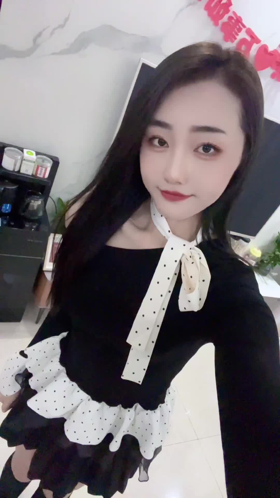 一点不带装的  选男人就三点  听话的 给钱的  活好的  说什么情绪...