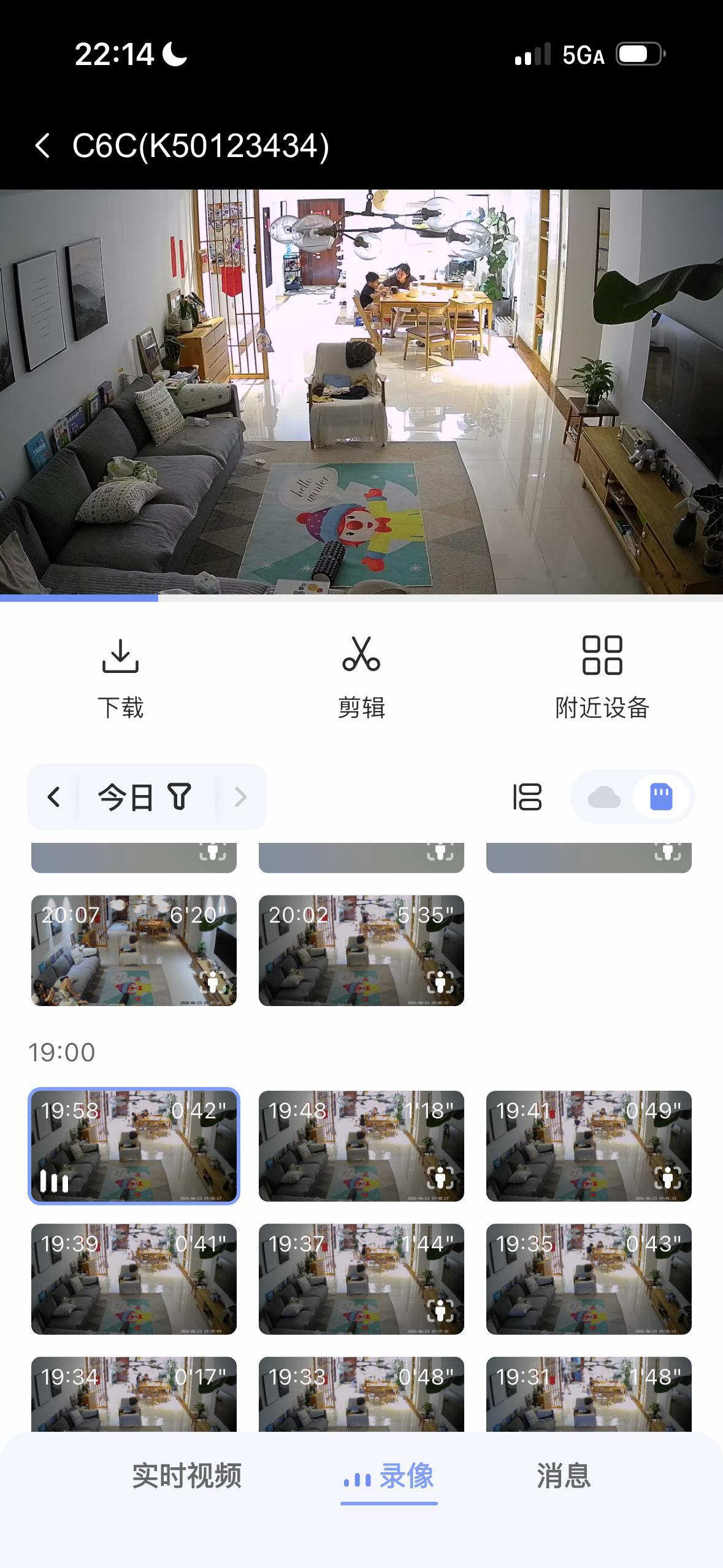小孩今晚说了个很有意思的事。我心思回看监控再细细品味，个破监控该录的不录。单单那