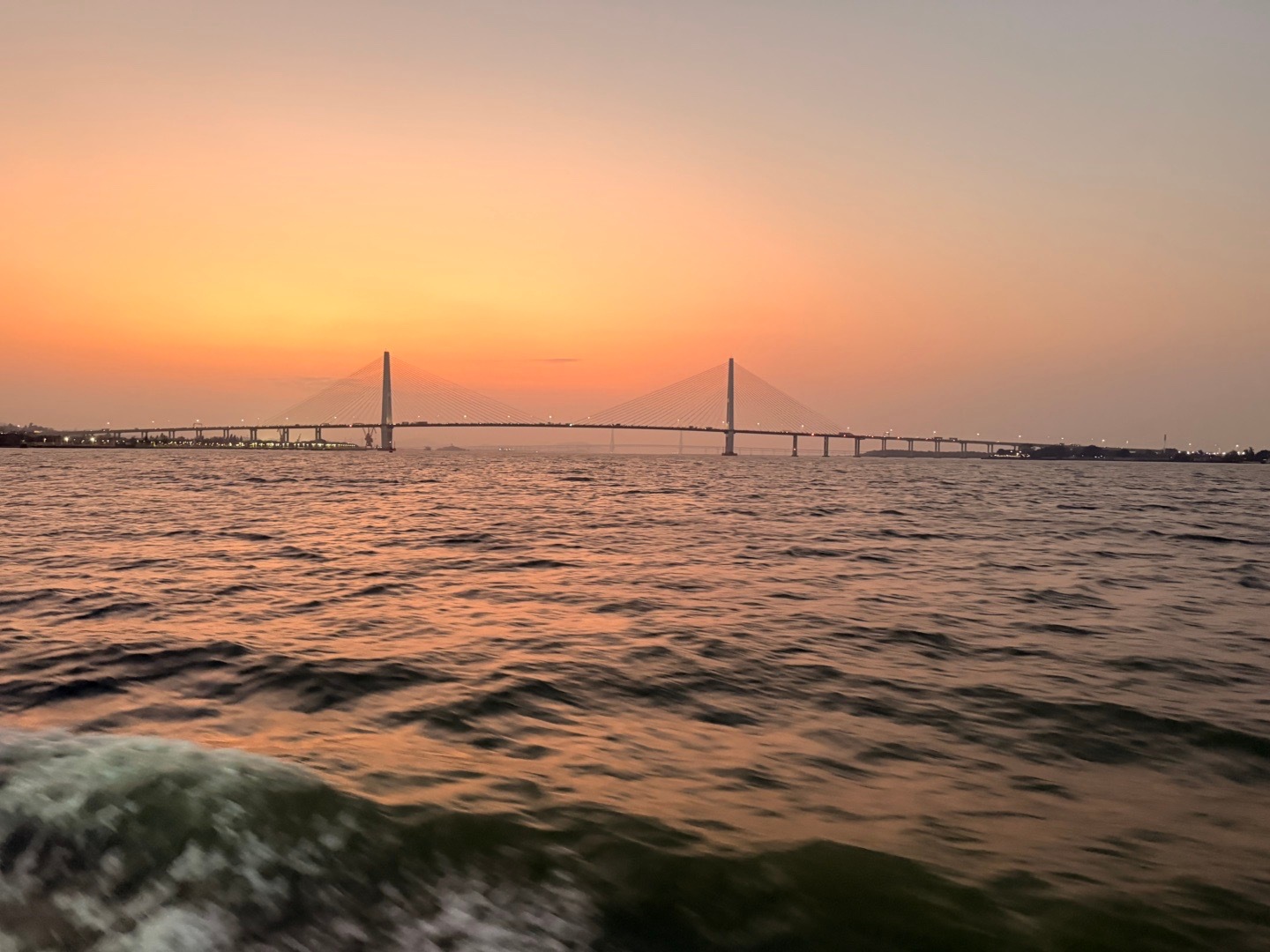 10只“地板价”中字头！历史低位藏黄金，谁能扛起未来10年翻倍大旗？别再盯着高估