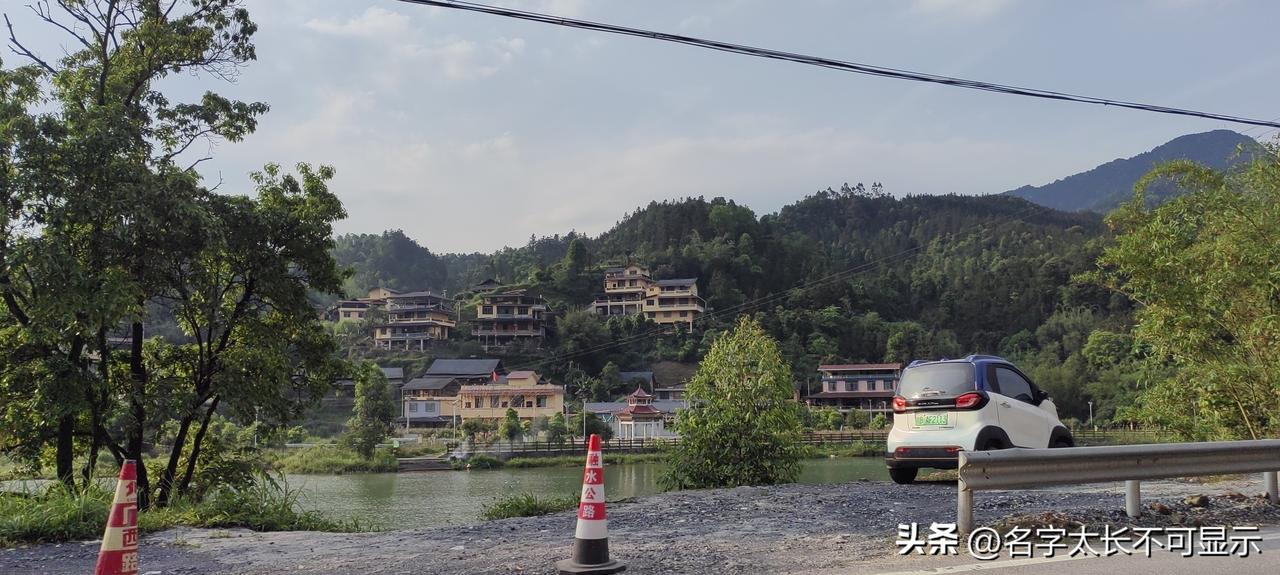 这就是广西贫困地区山里面的民房