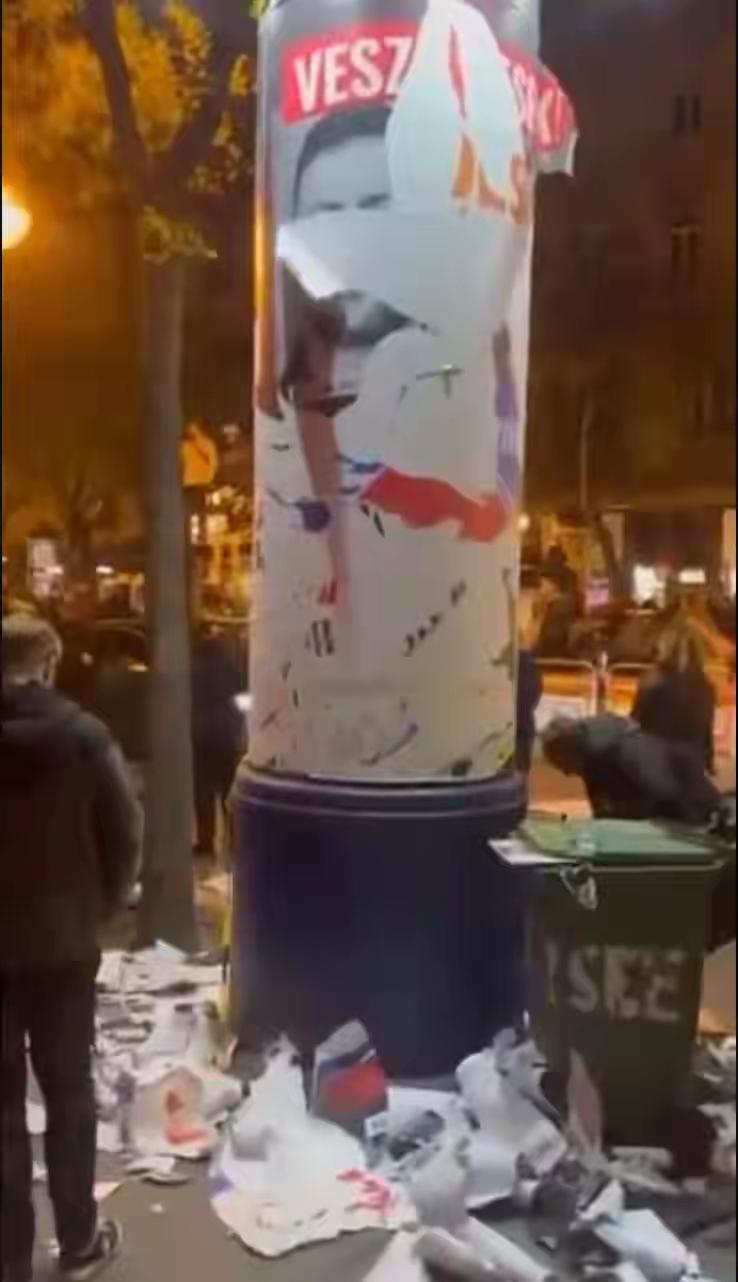 民众觉醒了。乌克兰迎来了好消息。
          自欧尔班毫无悬念的输掉选举