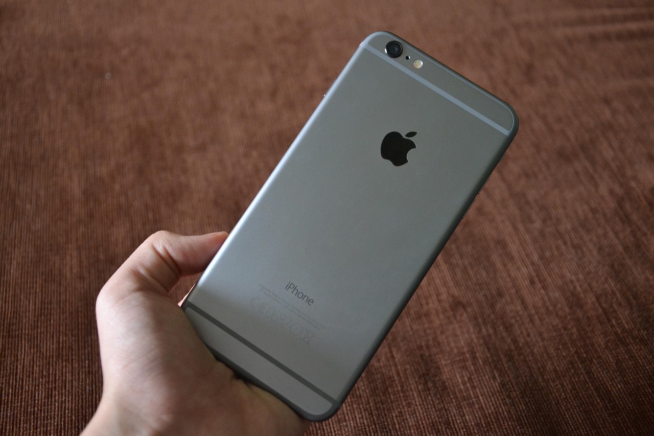 iPhone 17基础款预计涨500元，Pro版可能800到1000。Mac m