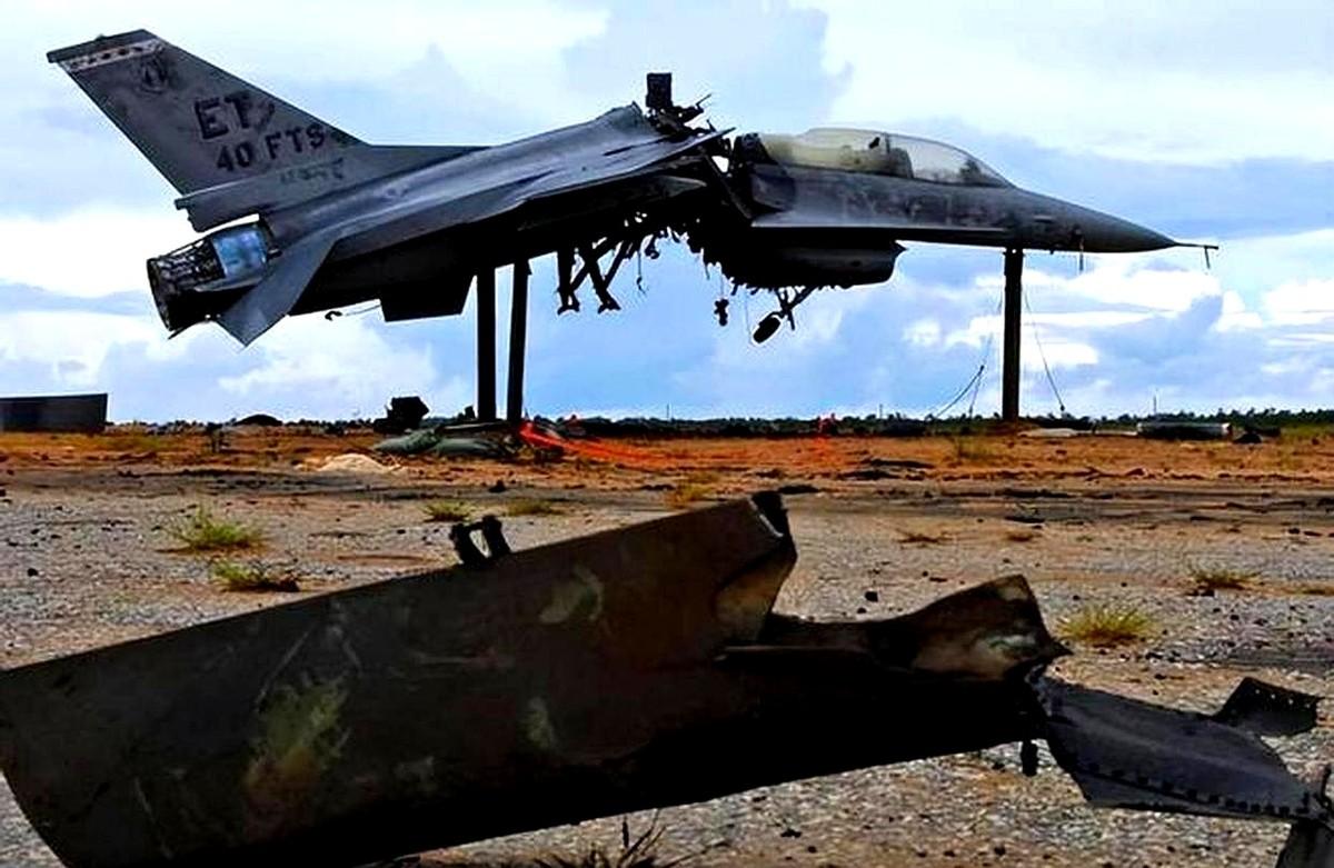 美军承认：击落美军战机
笑死！
堂堂美军航母编队竟上演“自残大戏”，自家“超级大