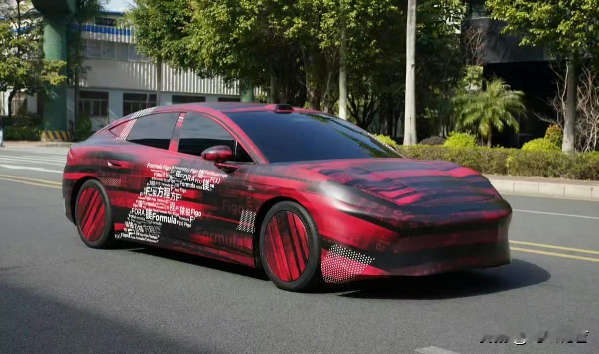 方程豹首款轿车它来了，也就是镁系列。看着这款车还挺帅的，不知道比亚迪最新的磁流变