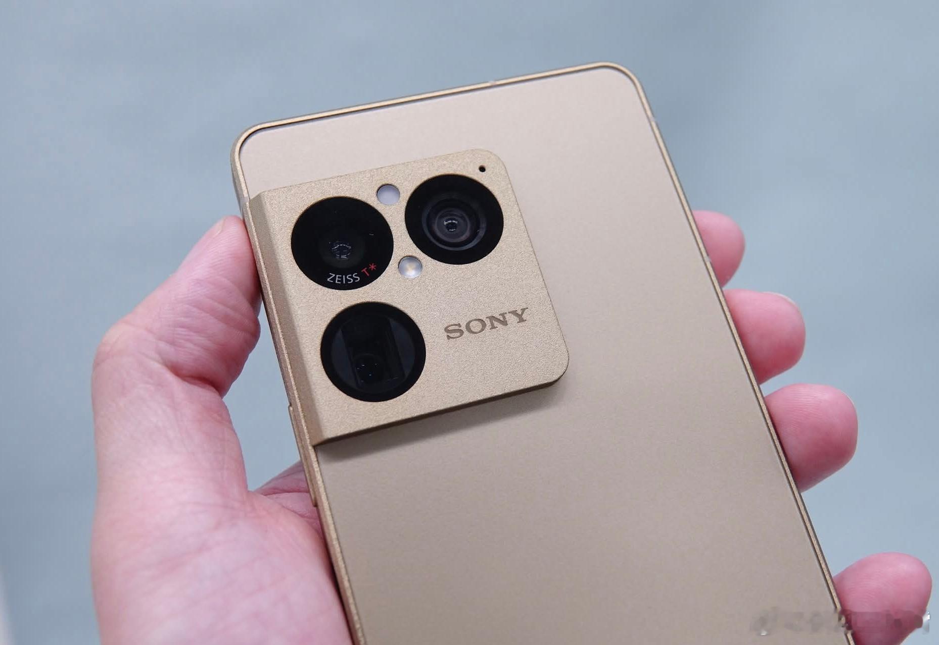 来感受下吧，这就是索尼Xperia 1 VIII真机，正面6.5英寸1080P 