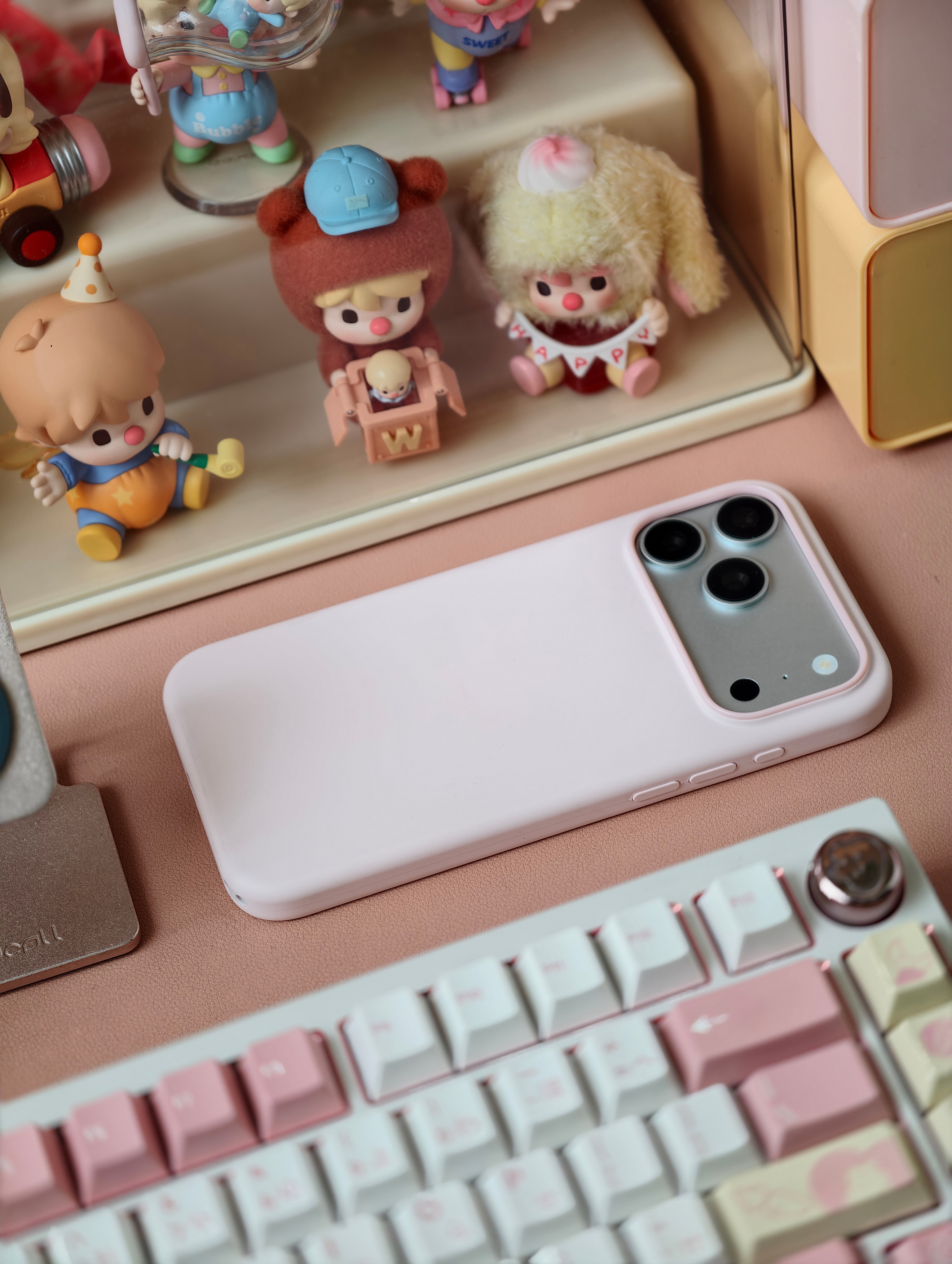 谢谢莱总出了粉色的液态硅胶保护壳儿。我老婆是粉色爱好者，用惯了官网的液态硅胶手机