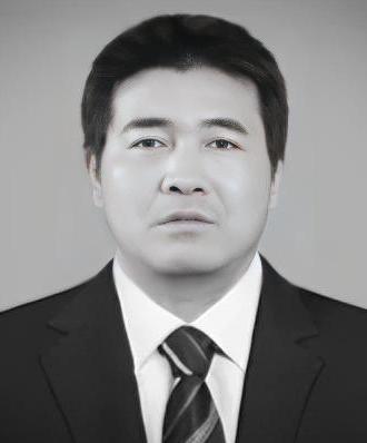 7月5号深夜，云南怒江兰坪县的一间校长办公室里，49岁的张春荣刚帮学生梳理完中考