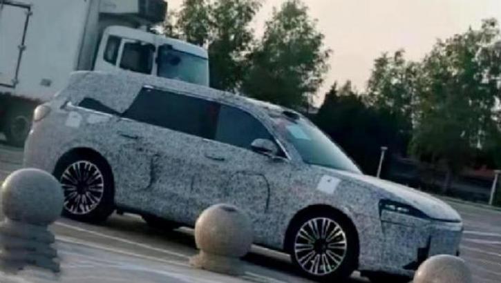 问界M8谍照！造型和尺寸都比较接近问界M9，定位6座中大型SUV，应该会上乾崑智