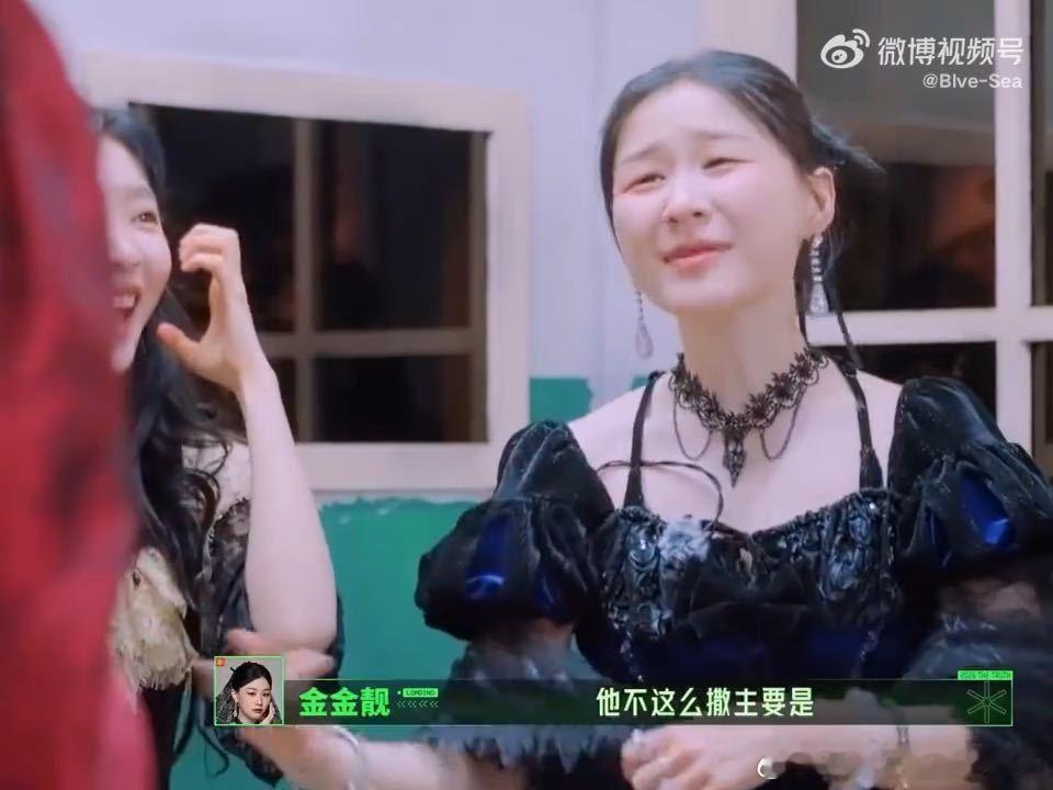 张凌赫那句“根本没想到脸颊比心不是双手比心”简直是逻辑暴击，丁程鑫瞳孔地震的样子