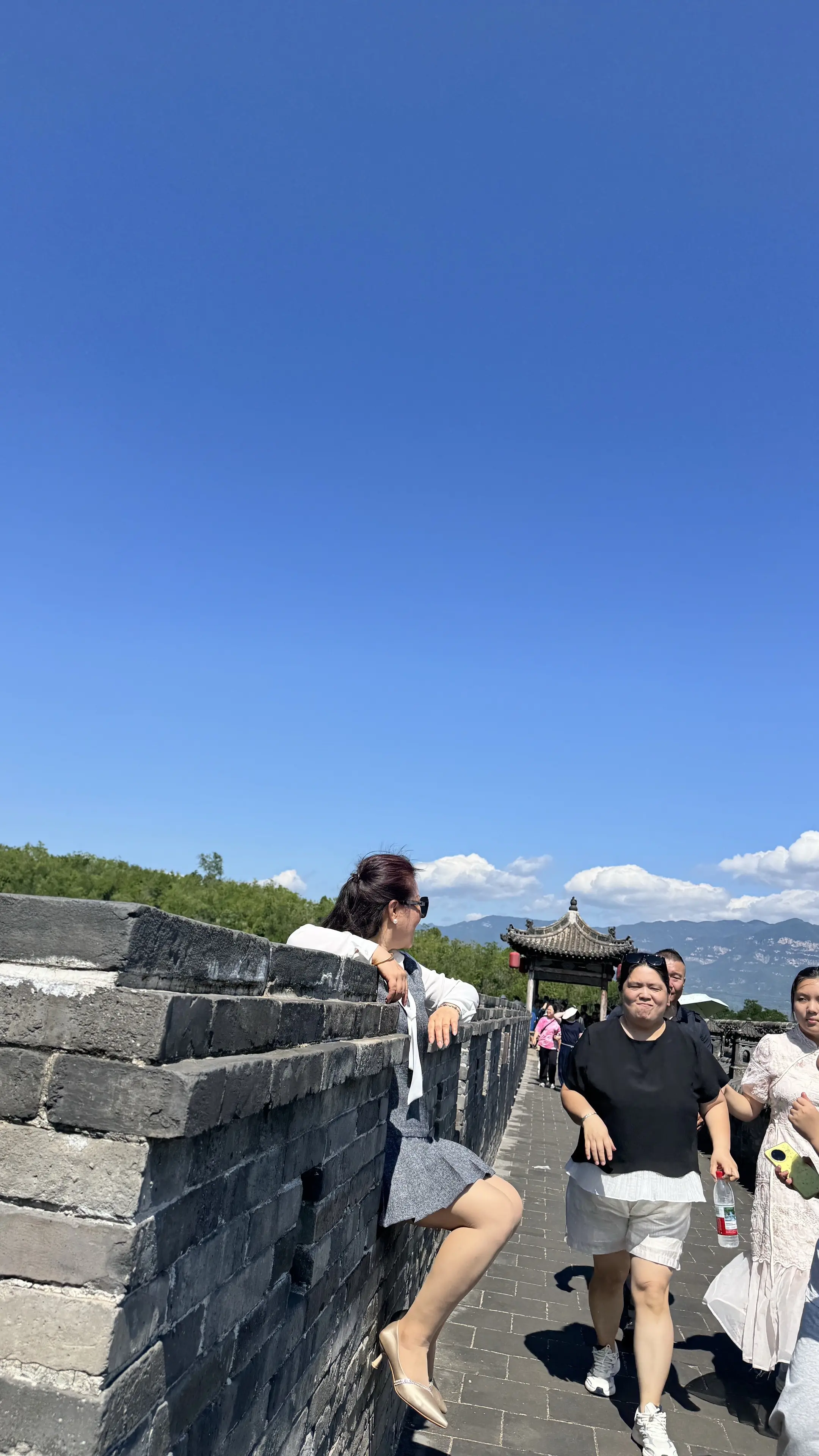 蓝天白云古城墙 感受不一样的城市风貌