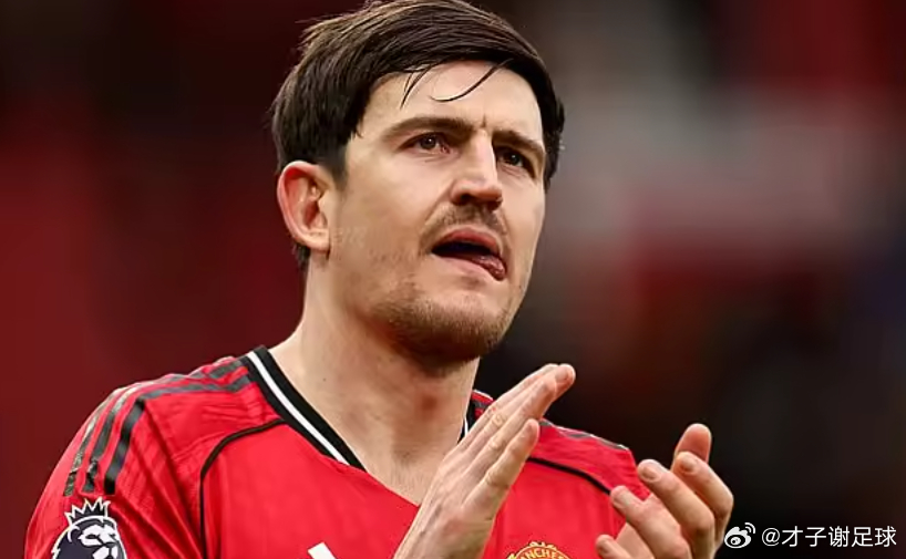 据英国媒体《每日邮报》记者CraigHope报道，33岁的曼联后卫马奎尔将入选本