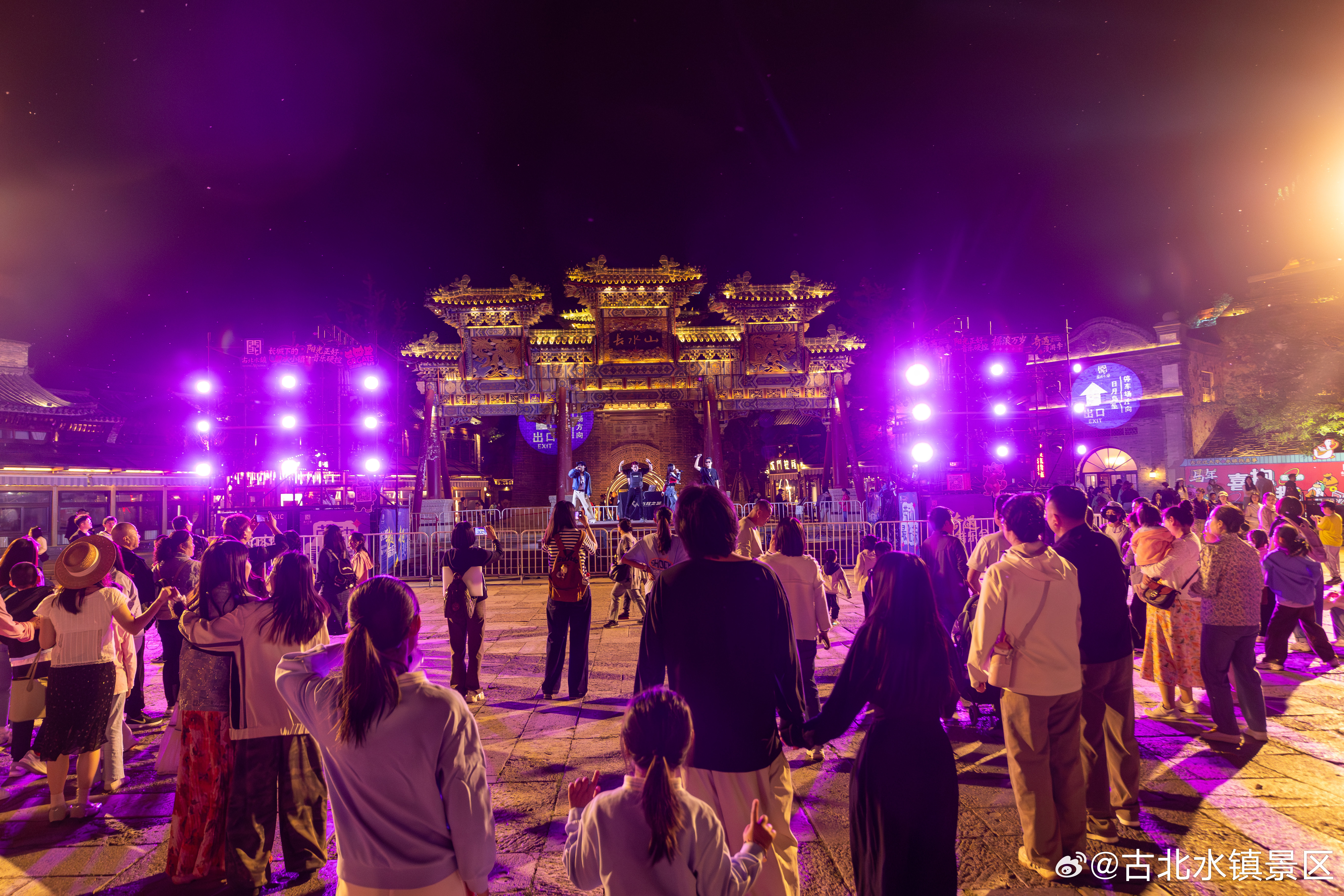 暮夜沉沉，灯火阑珊愿君安寝，一夜清欢晚安，宝子们～#古北水镇# #司马台长城# 
