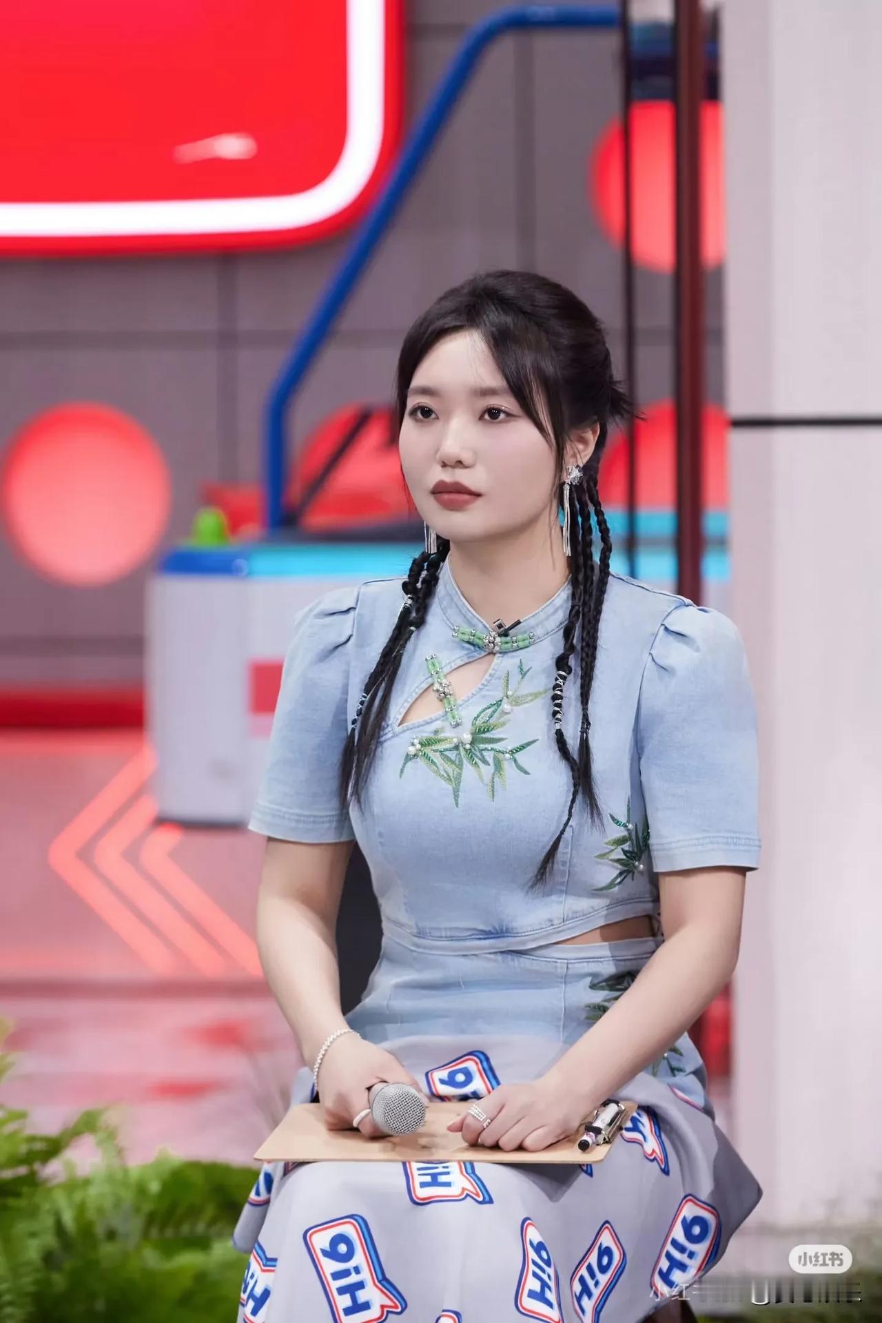 看她瘦了真的很美，心里也不免唏嘘，从贾玲，杨天真，到李雪琴，这些我一直觉得内心强