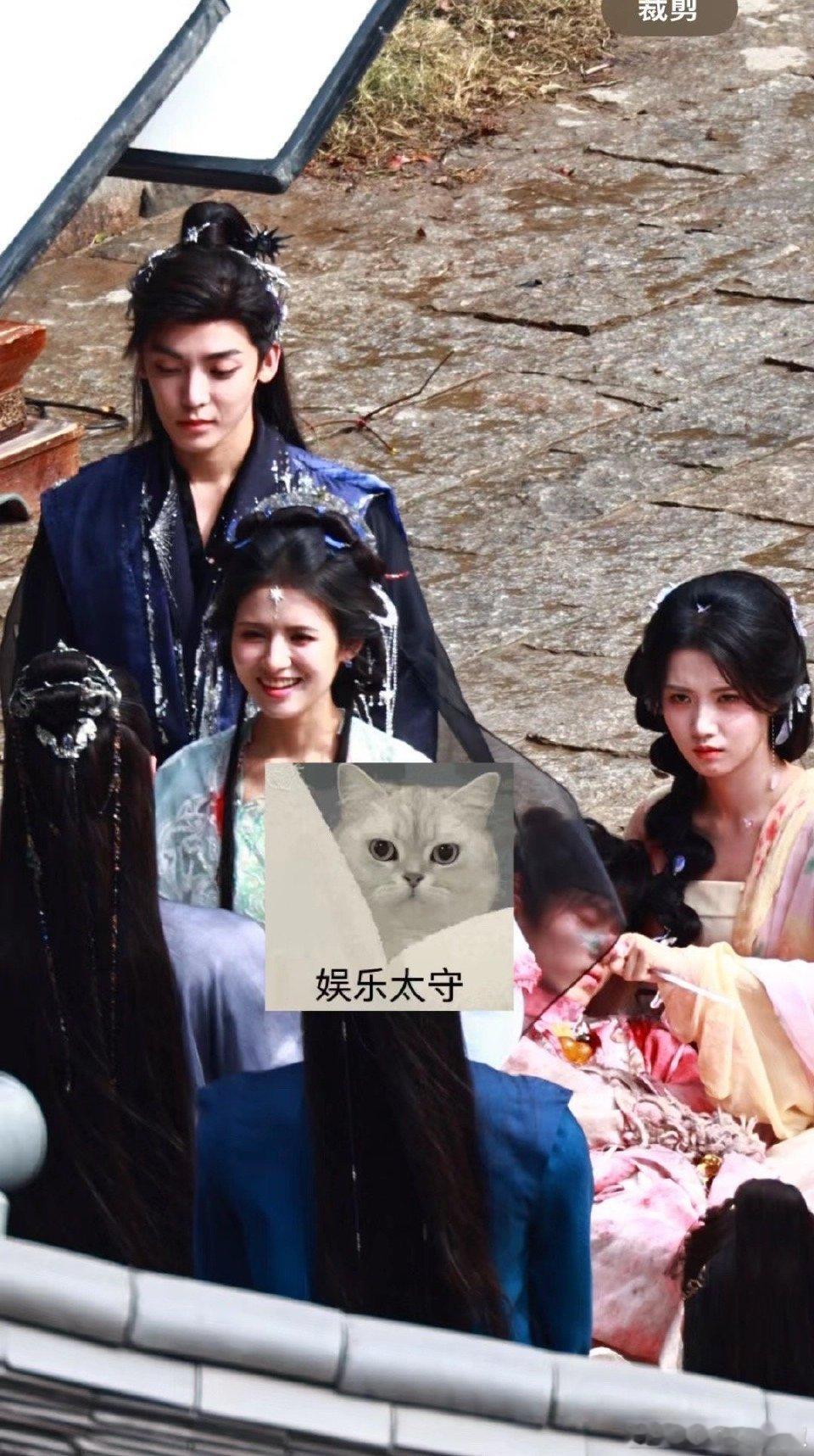 女主艳压了，美美的很安心 ​​​
