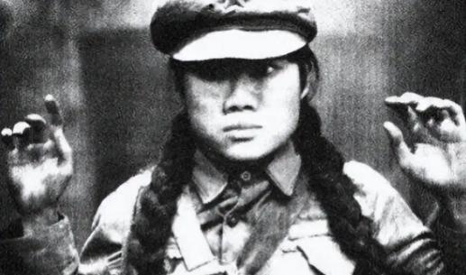 1951年，美军在朝鲜战场上俘获一名瘦弱的志愿军战士，脱下她的衣服后，全营人员都