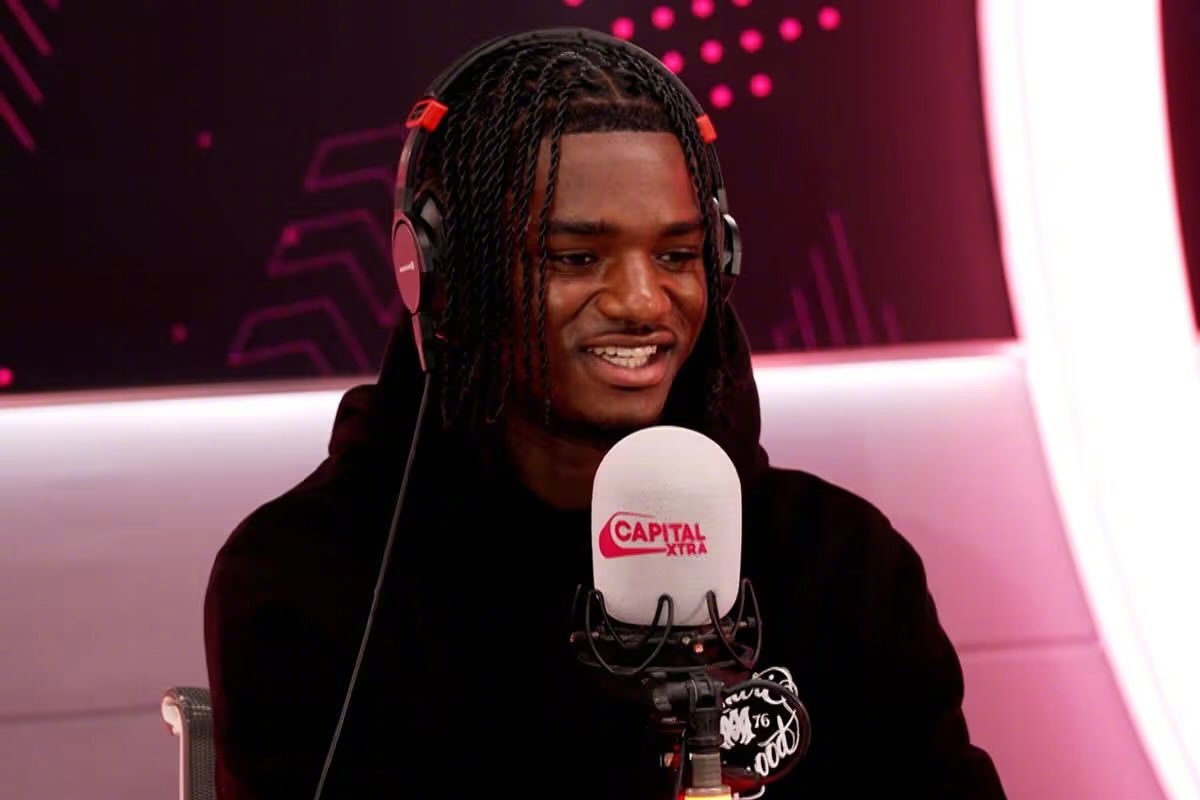 📢 艾登·希文被问及他认为下赛季曼联主帅会是谁时表示：“说实话我不介意。我只是