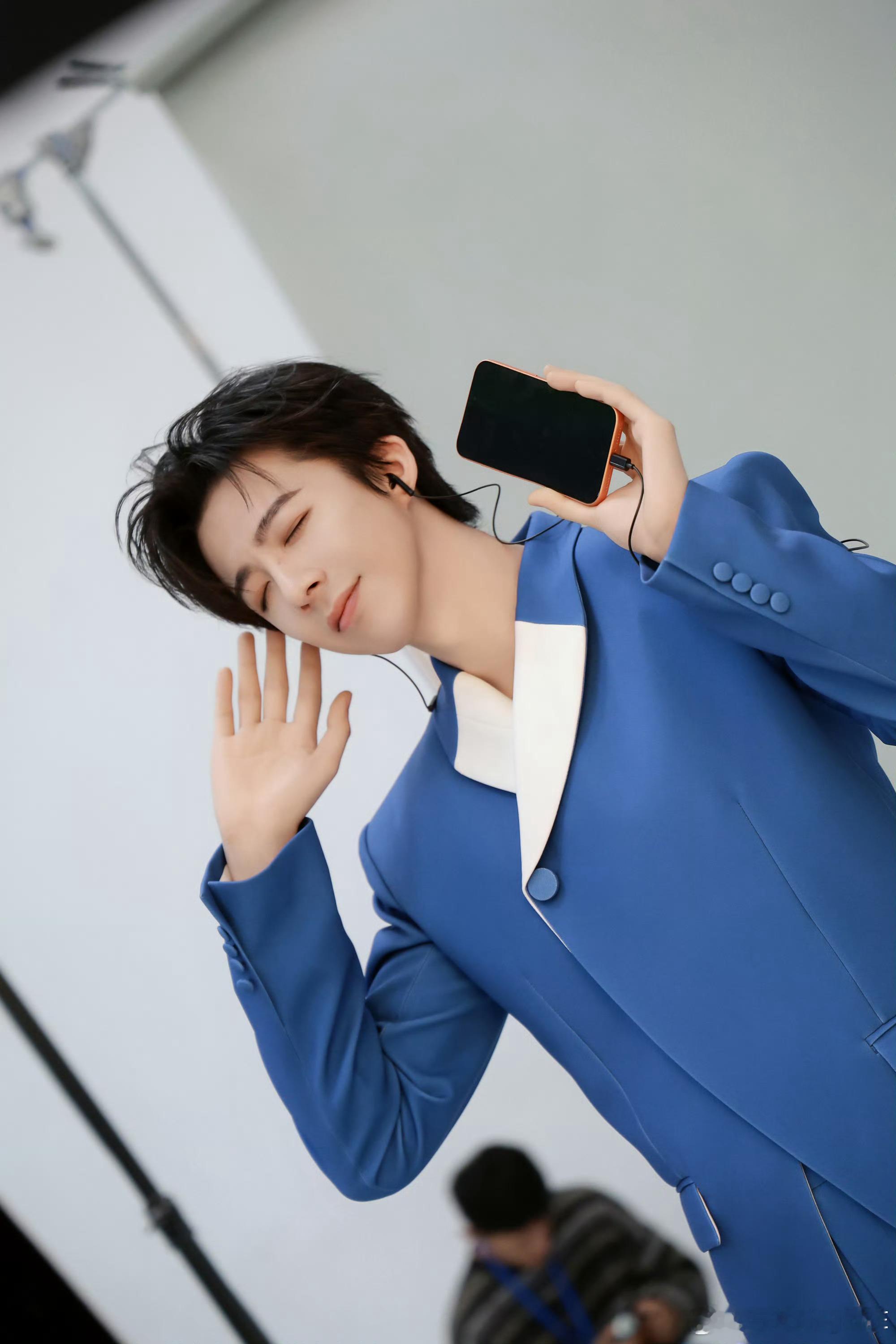 摩登兄弟 很耐看 