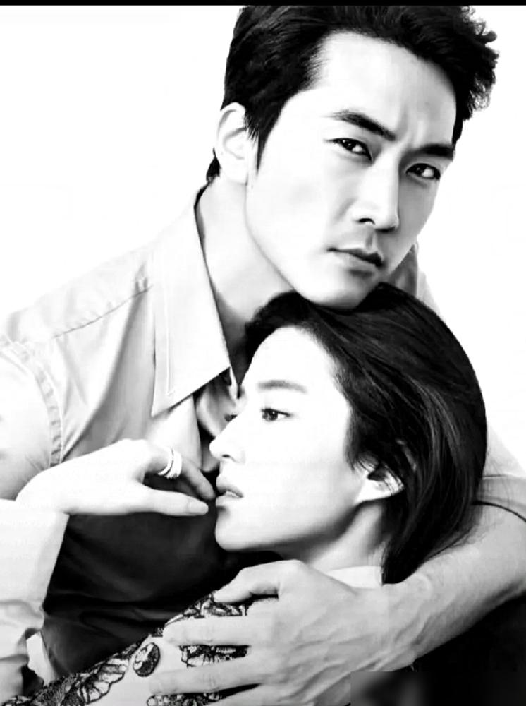 刘亦菲8年无男友，狗仔只拍到她妈。
狗仔跟了刘亦菲八年，镜头里只有她和妈妈。所