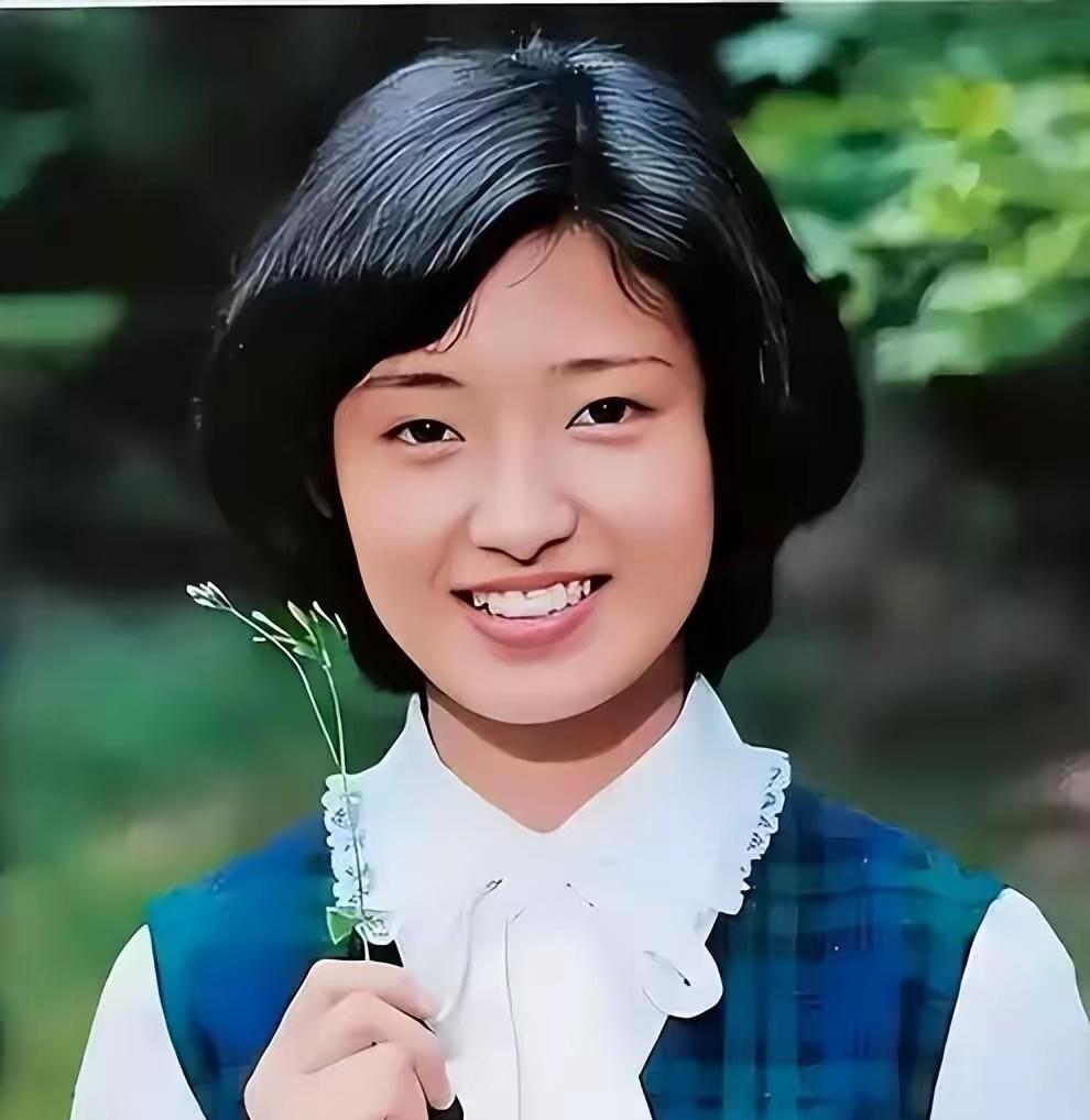 一段令人大彻大悟的话：“人这一生，活着活着就老了，老着老着就没了，千万别太执着这