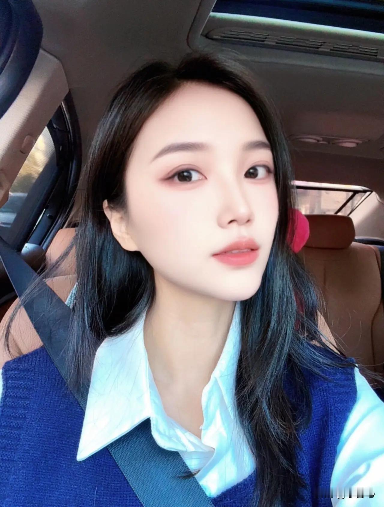 换个校服吧，显年轻[笑哭]