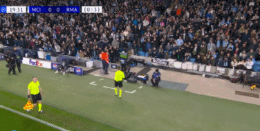 不用踢了，直接给皇马颁奖吧，真的是连掩饰都不再掩饰了！
曼城上半场正是攻势如潮的