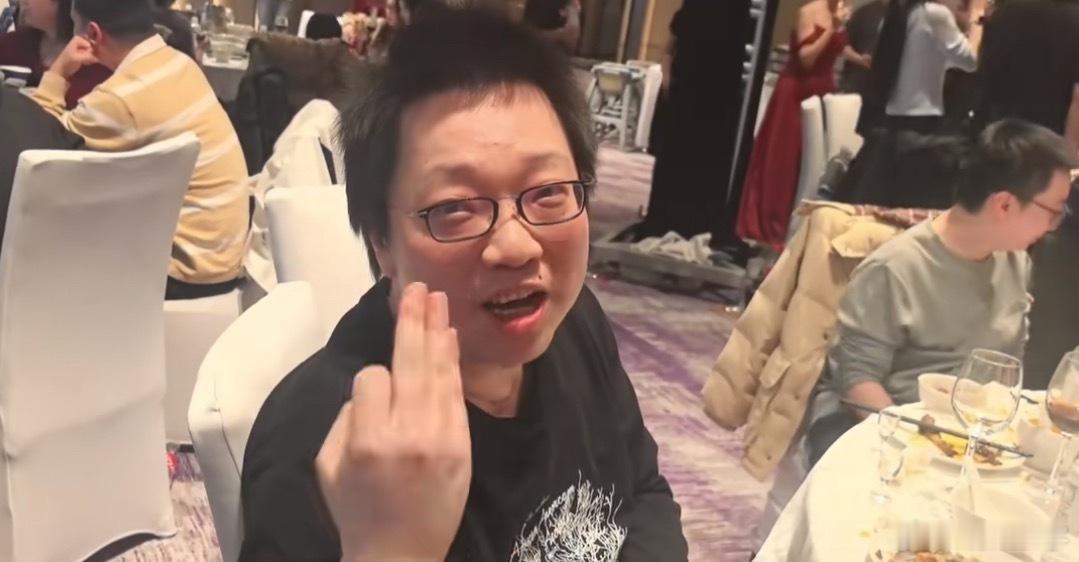 昨晚看dc老师，现在真的好瘦啊！dota2 ​​​