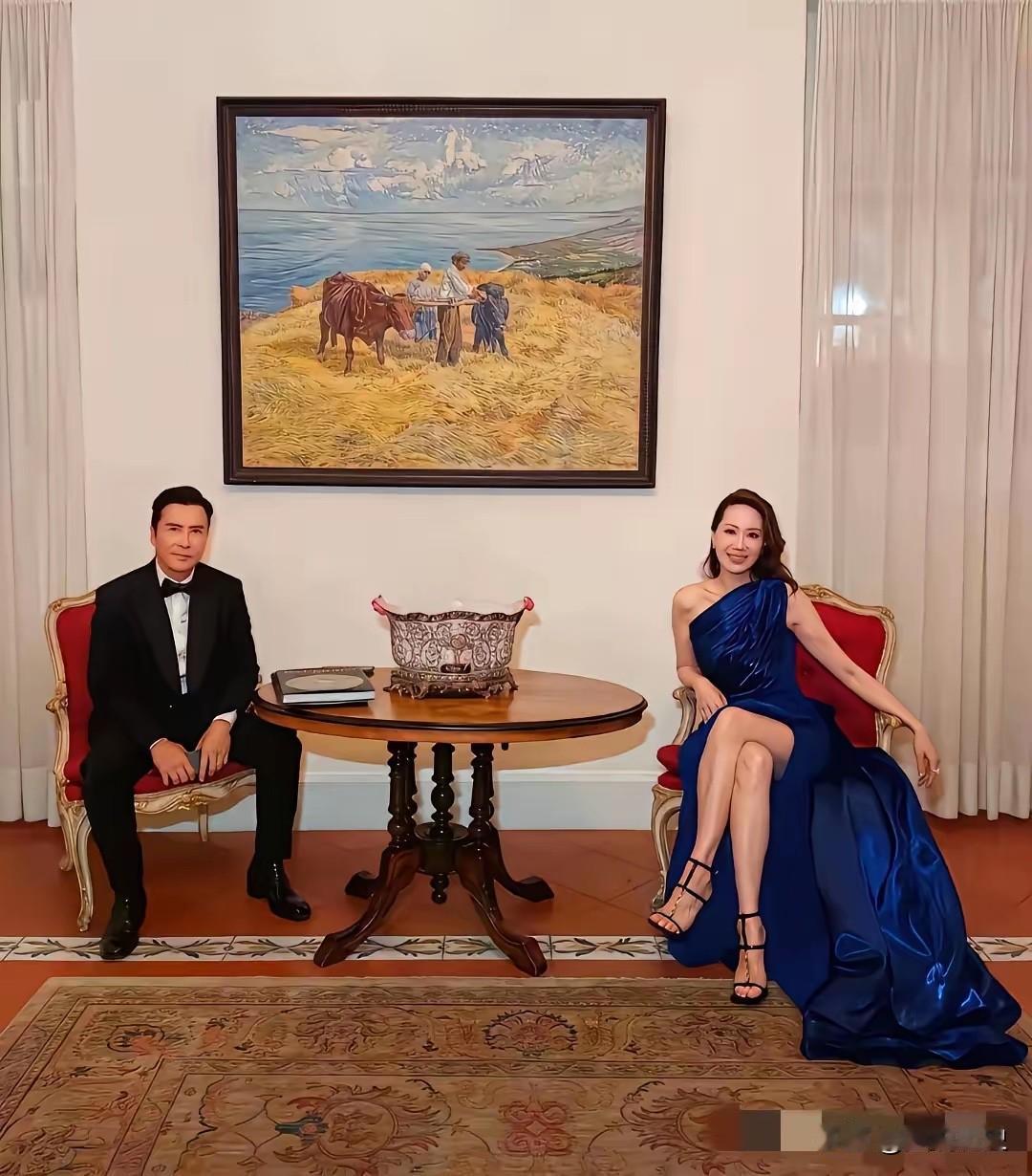 有钱人的生活总是那么朴实无华，照片中的这对夫妇，可以说是万众瞩目，风头一时无两，