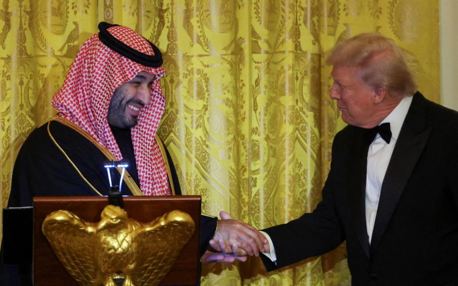 【沙特当面一套，背后一套，私下一直鼓动特朗普打伊朗】

根据《华盛顿邮报》所披露