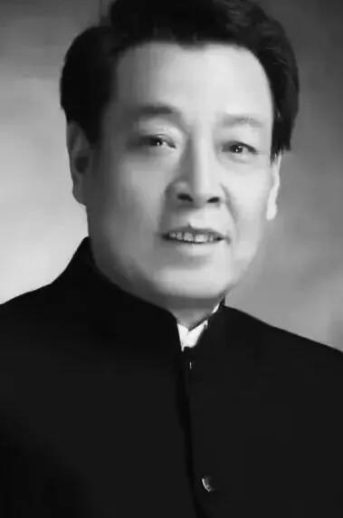 张纪中悼念张治中引发误会，热闹背后谁还记得经典角色？
 近日张纪中发文悼念老友张